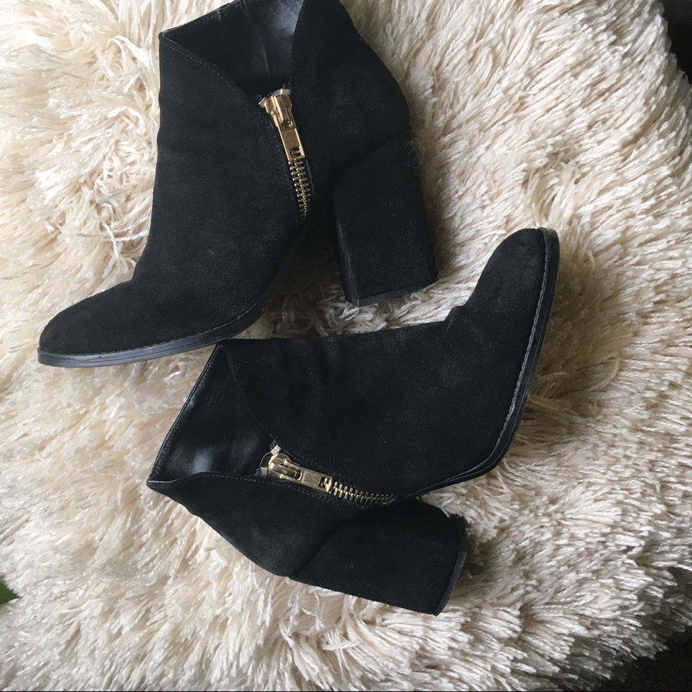 Size 39 Zara Trafaulic black suede bootie